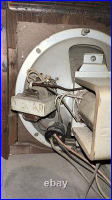 Vintage General Electric GE E-72 Tube Radio Wooden Cabinet 1930s Powers On