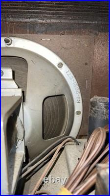 Vintage General Electric GE E-72 Tube Radio Wooden Cabinet 1930s Powers On