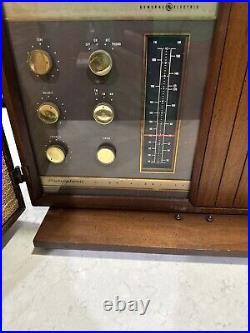 Vintage General Electric T-1000C Stereo/Radio Mid Century Modern Walnut Excelle