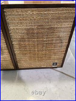 Vintage General Electric T-1000C Stereo/Radio Mid Century Modern Walnut Excelle