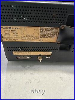 Vintage General Electric T-1000C Stereo/Radio Mid Century Modern Walnut Excelle