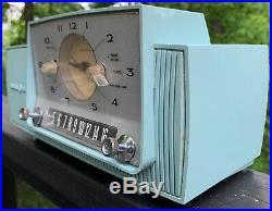 Vintage General Electric Tube Radio Clock Mid Century Modern Turquoise C-481A