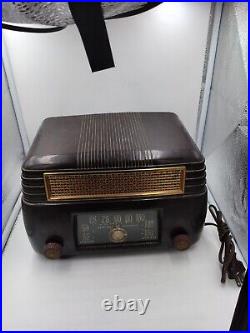 Vintage General Electric Tube Radio Model 202 Powers On