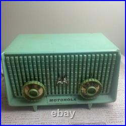 Vintage Green Motorola Plastic Urea Tube Radio AM 1953 Model 56R