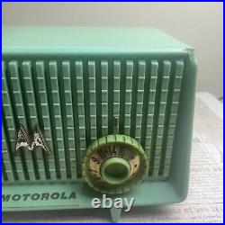 Vintage Green Motorola Plastic Urea Tube Radio AM 1953 Model 56R