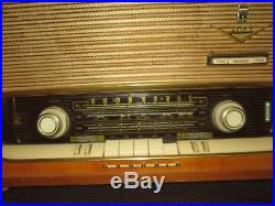 Vintage Grundig 2066 AM-FM-SW Antique German Tube Radio WORKS LOOKS GREAT