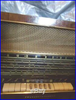 Vintage Grundig Majestic Table Top Tube Radio Model 4090