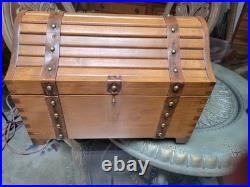Vintage Guild Tube Radio Buccaneer Pirate Treasure Chest Tube Radio 1965, Works