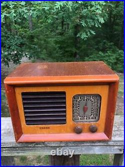 Vintage Howard Tube Type Radio It Works