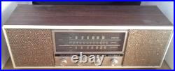 Vintage Lloyd's TM-821A High Fidelity AM/FM Tube Radio