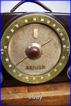 Vintage MCM Zenith AM/FM Bakelite Tube Radio Working Tested Mid Century