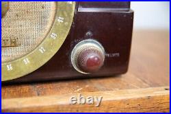 Vintage MCM Zenith AM/FM Bakelite Tube Radio Working Tested Mid Century