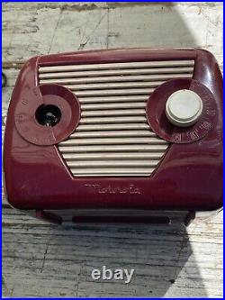 Vintage MOTOROLA 49L11Q Portable Suitcase Tube Radio