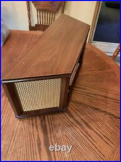 Vintage Magnavox AM-FM Radio Model OFMO22 7 Tube Radio With 2 Speakers 1961