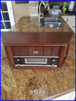 Vintage Magnavox MODEL ofmo 22 TUBE radio