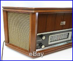 Vintage Magnavox Table Top AM FM 22 Tube Radio Wooden Cabinet Trapezoid