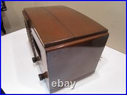 Vintage Majestic 1D59-L Wood Tabletop Tube Radio Working 1940s AM WORKING