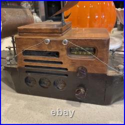 Vintage Melody Majestic Cruiser 1941 Radio Model Powers On