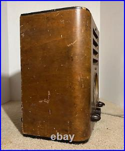 Vintage Mid Century 1937 Crosley Fiver Tube Radio Untouched and Working