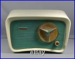 Vintage Mid Century 1950s Jet Age Bakelite Trav-ler T202 Tube Radio