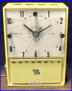 Vintage Mid Century Motorola Wall Mount Clock / Radio / Model 52 CW 1 52cw1