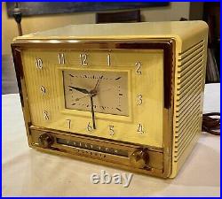 Vintage Mid Century Sylvania Art Deco Bakelite Tube Clock Radio Model 593H