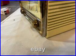 Vintage Mid Century Sylvania Art Deco Bakelite Tube Clock Radio Model 593H