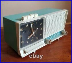 Vintage Mid Century Turquoise GE Alarm Clock AM Tube Radio Model No C-451 A