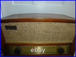Vintage Mid Century Zenith Model G730 1950s AM/FM Tube Radio With Phono Input