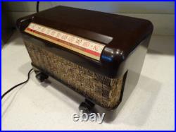 Vintage Minerva George K Garrett MCA 6 tube bakelite radio working condition