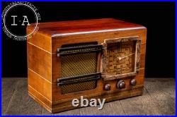 Vintage Model 86T1 Radio by RCA-Victor