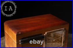 Vintage Model 86T1 Radio by RCA-Victor