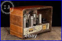 Vintage Model 86T1 Radio by RCA-Victor