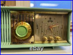 Vintage Motorola 56CC Aquamarine Turquoise Retro Jetsons Bakelite Tube Radio
