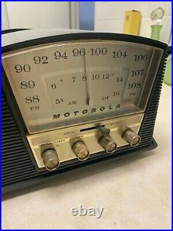 Vintage Motorola B3E Desktop Radio