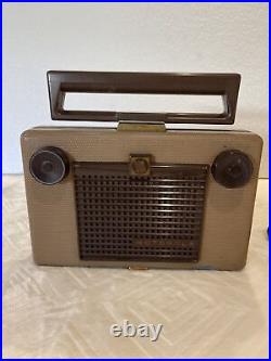 Vintage Motorola Model-55b1 Tube Radio Works
