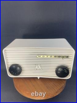 Vintage Motorola Model 57A Tube Radio AM Bakelite MCM White Working 1957 USA