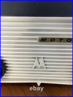 Vintage Motorola Model 57A Tube Radio AM Bakelite MCM White Working 1957 USA