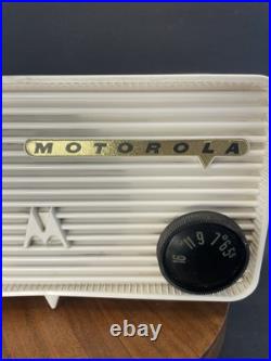 Vintage Motorola Model 57A Tube Radio AM Bakelite MCM White Working 1957 USA