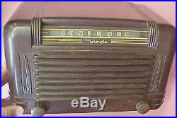 Vintage Motorola Model 65x11 bakelite am tube radio first made after WWII aero