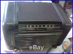 Vintage Motorola Model 65x11 bakelite am tube radio first made after WWII aero