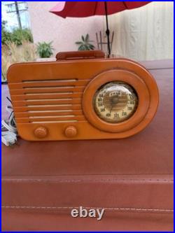 Vintage Old Beau. Rare Butterscotch Bakelite FADA Radio