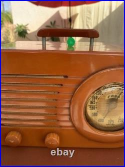 Vintage Old Beau. Rare Butterscotch Bakelite FADA Radio