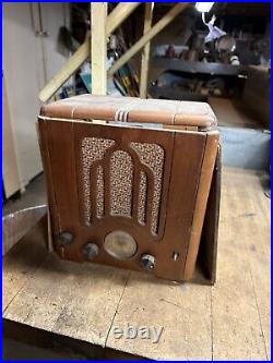 Vintage Old Crosley Electric Model 515 Tube Radio Tombstone Wood Case Parts USA