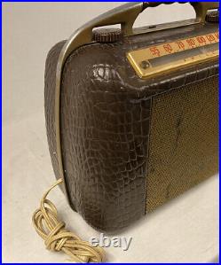 Vintage PHILCO 1939 Vacuum Tube Radio. Crocodile Faux Press Brown Case- 10726A