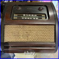 Vintage PHILCO Tube Radio Phonograph 10639