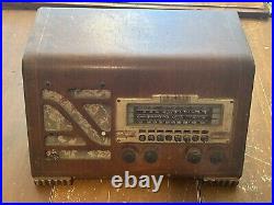 Vintage Philco 40-150 Radio slant front powers on and works