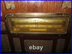 Vintage Philco Farm Radio Model 40- 105 1940