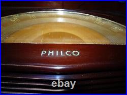 Vintage Philco Hippo Bakelite Tube Radio Space Front