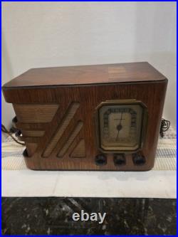 Vintage Philco Model 38-15 AM Tube Radio. Very Good, Wood Case Lights Up
